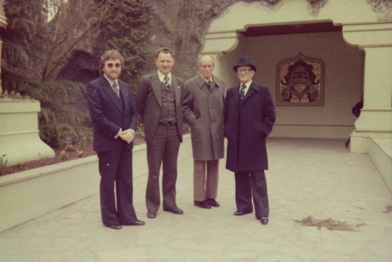 Bestand:Persvoorstelling 1978 Efteling Elfjes met Willy Vandersteen, Anton Pieck en Paul Geerts.jpg