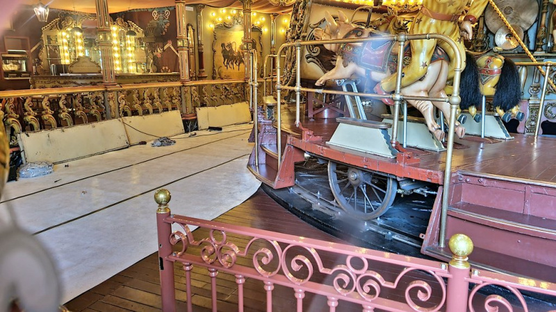 Bestand:Carrousel wielen.jpg