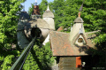 Het <a href="/lemma/Lavelhuys" title="Lavelhuys">Lavel-</a> en <a href="/lemma/Lijn%27s_Zweefhuys" title="Lijn&#039;s Zweefhuys">Zweefhuys</a> gezien vanuit de <a href="/lemma/Monorail" title="Monorail">Monorail</a>, juni 2006