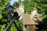 Het <a href="/lemma/Lavelhuys" title="Lavelhuys">Lavel-</a> en <a href="/lemma/Lijn%27s_Zweefhuys" title="Lijn&#039;s Zweefhuys">Zweefhuys</a> gezien vanuit de <a href="/lemma/Monorail" title="Monorail">Monorail</a>, juni 2006