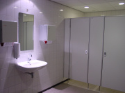 Interieur toiletgroep <a href="/lemma/PandaDroom" title="PandaDroom">PandaDroom</a> in 2002 - Foto: collectie WWCW