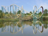De Goudurix in <a href="/lemma/Parc_Ast%C3%A9rix" title="Parc Astérix">Parc Astérix</a>: Het grote broertje van de <a href="/lemma/Python" title="Python">Python</a>. De baan is ook gebouwd door <a href="/lemma/Vekoma" title="Vekoma">Vekoma</a>, heeft dezelfde bouw, en rijdt nog steeds met treintjes die erg lijken op de oorspronkelijke Python-coaches.