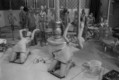 Danseressen-animatronics nog onaangekleed tijdens bouw <a href="/lemma/Fata_Morgana" title="Fata Morgana">Fata Morgana</a>