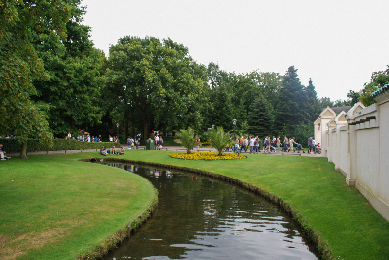 Bestand:Spoorwegovergang-duiker-tussen-vijvers-fatamorgana-juli2009.jpg