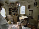 <a href="/lemma/Doornroosje" title="Doornroosje">Doornroosje</a> vanuit de scene gezien, met tekening van Pieck op de tafel, in <a href="/lemma/2001" title="2001">2001</a>