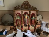 Roemloos gedumpt <a href="/lemma/Wellershaus-orgel" title="Wellershaus-orgel">Wellershaus-orgel</a> tussen allerlei kantoorrommel in vergaderkamer eerste verdieping restaurant <a href="/lemma/Panorama" class="mw-redirect" title="Panorama">Panorama</a>, 2018