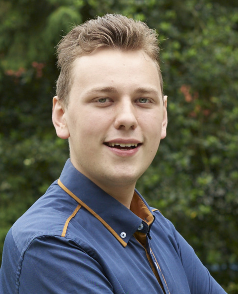 Bestand:Maxim Profiel.jpg