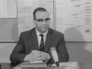 <a href="/lemma/Ad_van_den_Meijdenberg" title="Ad van den Meijdenberg">Ad van den Meijdenberg</a> in zijn kantoor tijdens een interview, 1968
