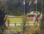 Een auto (Fiat Panda?) ter promotie, mogelijk van een evenement, in de <a href="/lemma/Siertuin" title="Siertuin">Siertuin</a>, met drie vlaggen en podium, <a href="/lemma/1983" title="1983">1983</a>