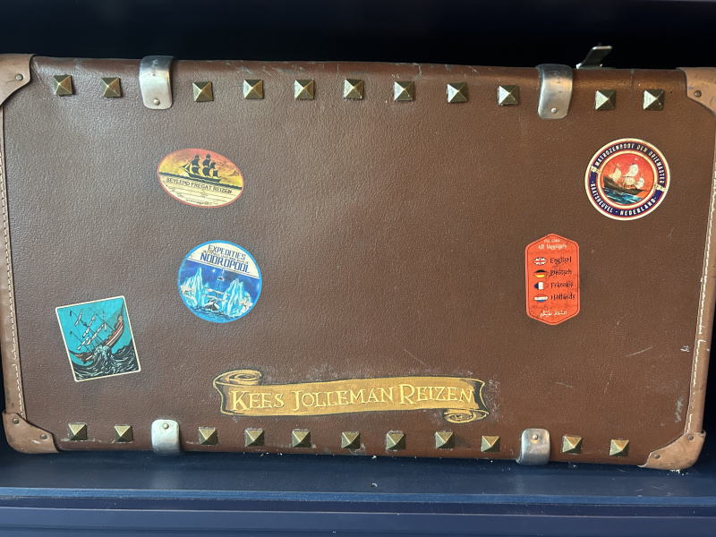 Bestand:Ewh-koffer-stickers.jpeg