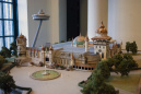 Maquette van <a href="/lemma/Hartenhof" title="Hartenhof">Hartenhof</a> zoals tijdelijk te zien in de ontvangsthal van Raveleijn, januari <span class="redlink">2011</span>