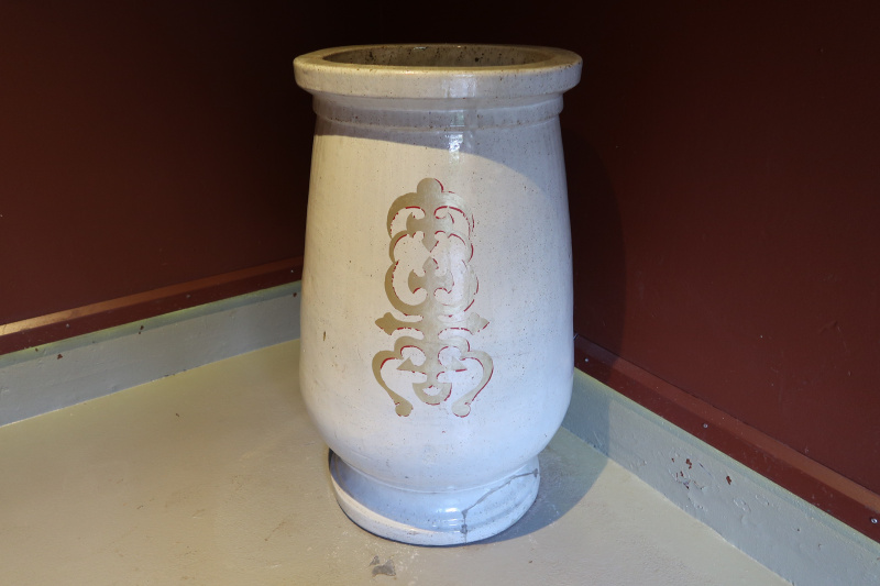 Bestand:Chinese Nachtegaal Inkomhal Pot.jpg