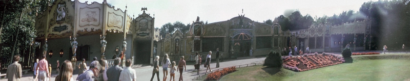 Bestand:Panoramacarrouselplein1971.jpg