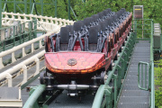 Een trein van de <a href="/lemma/Python" title="Python">Python</a> op de transfertrack.
