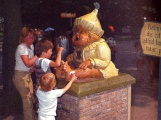 Bron: WWCW (uit &#039;Mam, een duppie voor de kip?&#039;)