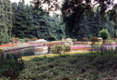 Bloemenpracht van de <a href="/lemma/Gondoletta" title="Gondoletta">Gondoletta</a> vanaf de <a href="/lemma/Zwembadlaan" title="Zwembadlaan">Zwembadlaan</a> gefotografeerd in juni <a href="/lemma/1995" title="1995">1995</a>