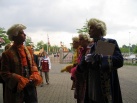 Lakeien verwelkomen de gasten op een <a href="/lemma/Marerijkfeest" title="Marerijkfeest">Marerijkfeest</a>.