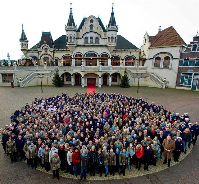 Bestand:Eftelingpersoneel2012.jpg