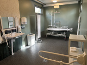 Interieur <a href="/lemma/Changing_Places_Toilet" title="Changing Places Toilet">Changing Places Toilet</a>