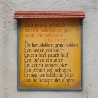 Het kinderversje van <a href="/lemma/Holle_Bolle_Gijs" title="Holle Bolle Gijs">Holle Bolle Gijs</a>, zoals uitgebeeld bij <a href="/lemma/Wagen_Gijs" title="Wagen Gijs">Wagen Gijs</a>