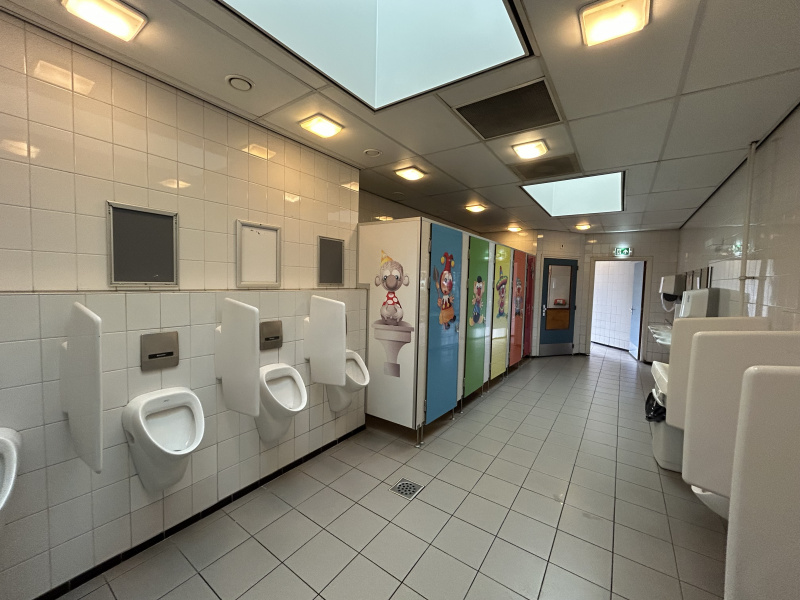Bestand:Toiletcf-heren-achter.jpeg