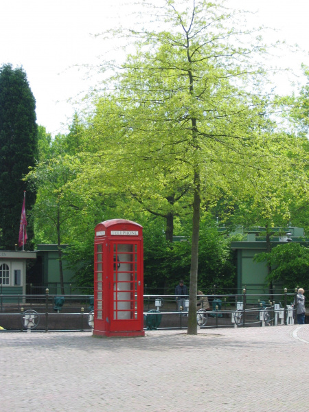 Bestand:Telefooncel-oosterpark.jpg