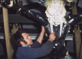 <a href="/lemma/Mari_van_Heumen" title="Mari van Heumen">Mari van Heumen</a> werkt aan de bewegingen van een van de ongedecoreerde vledderiken uit het <a href="/lemma/Spookslot" title="Spookslot">Spookslot</a>, rond [1977]]
