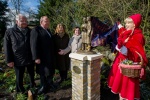 Onthulling Grimmbeeld in de Siertuin