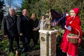 Onthulling van het Grimmbeeld, 14 maart 2013.