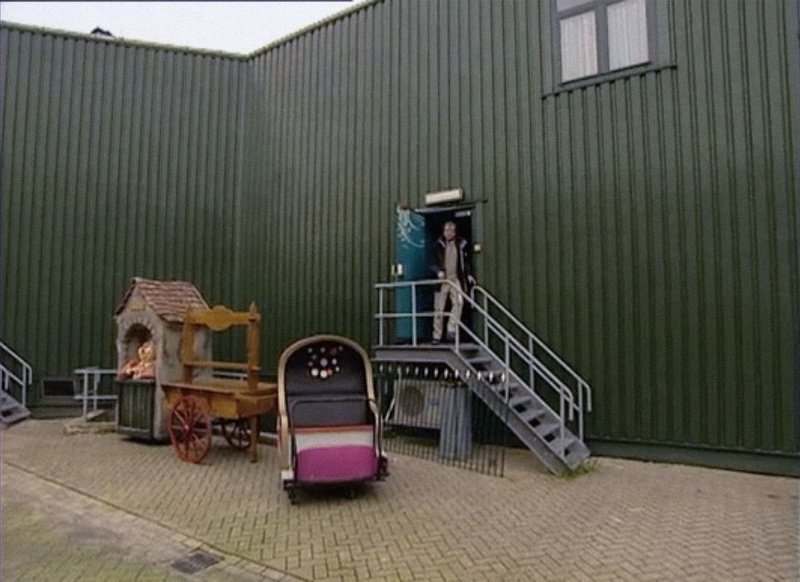 Bestand:Nooduitgang-vogelrok-2001.jpg