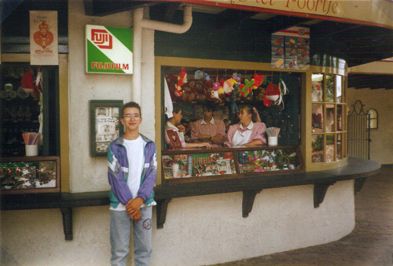 Bestand:Poortjeluiken1992.jpg