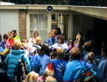Een showband voor het <a href="/lemma/Efteling_Klank_en_Spektakel_Festijn" title="Efteling Klank en Spektakel Festijn">Efteling Klank en Spektakel Festijn</a> in de restanden van de <a href="/lemma/Zwembad" title="Zwembad">Zwembadgebouwen</a> waar de band dient om te kleden en te verzamelen, <span class="redlink">1992</span>