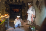 De <a href="/lemma/Slapende_koks" title="Slapende koks">Slapende koks</a> bij <a href="/lemma/Doornroosje" title="Doornroosje">Doornroosje</a>.