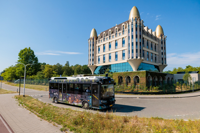 Bestand:Efteling-zelfrijdendependeldienstvooreftelingwonderhotel.jpg