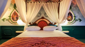Interieur <a href="/lemma/Droomvlucht_Suite" title="Droomvlucht Suite">Droomvlucht Suite</a> in het <a href="/lemma/Efteling_Hotel" title="Efteling Hotel">Efteling Hotel</a>