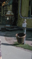 Melkmeisje-prullenmand als alternatief op de <a href="/lemma/Klein_Duimpje-prullenmand" title="Klein Duimpje-prullenmand">Klein Duimpje-prullenmand</a>, <a href="/lemma/Carrouselplein" title="Carrouselplein">Carrouselplein</a> in <a href="/lemma/1971" title="1971">1971</a>