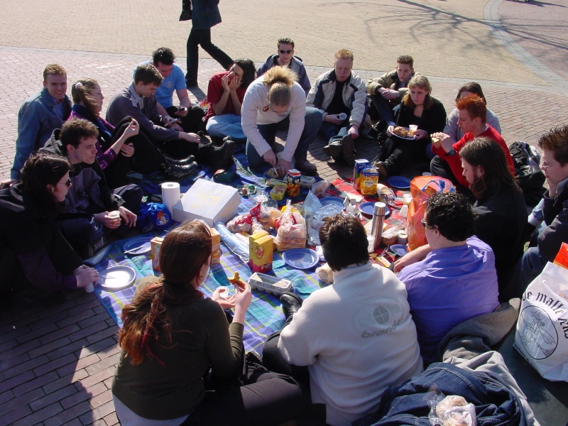 Bestand:Picknick seizoensopening 2002.JPG