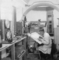 Henk Knuivers in de technische ruimte annex kantoortje achter en in de Magische Klok - Foto uit &quot;Zijn we d&#039;r al?&quot;