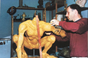 <a href="/lemma/Hans_Pulles" title="Hans Pulles">Hans Pulles</a> werkt aan een <a href="/lemma/Faun" title="Faun">faun</a>, ±1991.