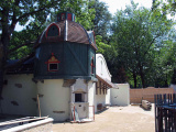 Het <a href="/lemma/Anton_Pieckplein" title="Anton Pieckplein">Anton Pieckplein</a> waaronder het <a href="/lemma/Smidje" title="Smidje">Smidje</a> in aanbouw, nog niet ingeschaduwd, <span class="redlink">2003</span>