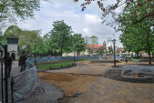 Herinrichting van de <a href="/lemma/Sint_Nicolaasplaets" title="Sint Nicolaasplaets">Sint Nicolaasplaets</a> in mei <span class="redlink">2010</span>