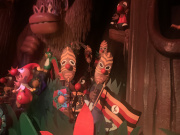 De vlag van Oeganda in de Afrika-scène van <a href="/lemma/Carnaval_Festival" title="Carnaval Festival">Carnaval Festival</a>, 2022