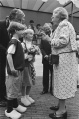 <a href="/lemma/Prinses_Juliana" title="Prinses Juliana">Prinses Juliana</a> ontmoet Hans en Grietje en nogmaals <a href="/lemma/Hans_van_Dun" title="Hans van Dun">Hans (van Dun)</a> bij de opening van de <a href="/lemma/Wensbron" title="Wensbron">Wensbron</a>.