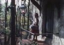 <a href="/lemma/Roodkapje" title="Roodkapje">Roodkapje</a> nog met de rug naar de deur gedraaid, <a href="/lemma/1974" title="1974">1974</a>