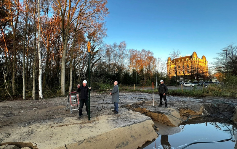 Bestand:Fons-Jurgens-bij-uitbreidingsgebied-Efteling.jpg