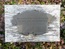 Bordje bij het <a href="/lemma/Pardoesbeeld" title="Pardoesbeeld">Pardoesbeeld</a> op de <a href="/lemma/Pardoes_Promenade" title="Pardoes Promenade">Pardoes Promenade</a>. Het toont <a href="/lemma/Imaginatio_iter_infinite_atque_sine_tempore_facit" title="Imaginatio iter infinite atque sine tempore facit">een tekst</a> van <a href="/lemma/Henny_Knoet" title="Henny Knoet">Henny Knoet</a>: