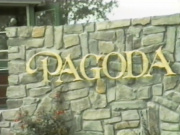 Attractienaam "<a href="/lemma/Pagoda" class="mw-redirect" title="Pagoda">Pagoda</a>" op de muur