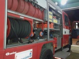 Tankautospuit van de Efteling in Argentinië in 2014, na opheffing van Eftelings eigen brandweer. Te zien is een tas met opschrift &quot;B.H.V. De Efteling&quot;.