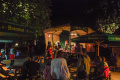 <a href="/lemma/Kiosk" title="Kiosk">Kiosk</a> op het <a href="/lemma/Steenbokplein" class="mw-redirect" title="Steenbokplein">Steenbokplein</a> op een <a href="/lemma/Zomeravond" class="mw-redirect" title="Zomeravond">Zomeravond</a> in juli <a href="/lemma/2009" title="2009">2009</a>