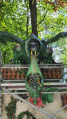 Onderhoud aan <a href="/lemma/Draak_Lichtgeraakt" title="Draak Lichtgeraakt">Draak Lichtgeraakt</a> maakt zijn techniek zichtbaar. Foto: Guido van Hout-Winkel, 14 juni 2022